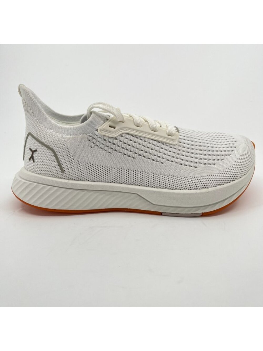 Flux Footwear Adapt Runner White Gum Womens Size 6 Athletic Knit Shoes Sneakers